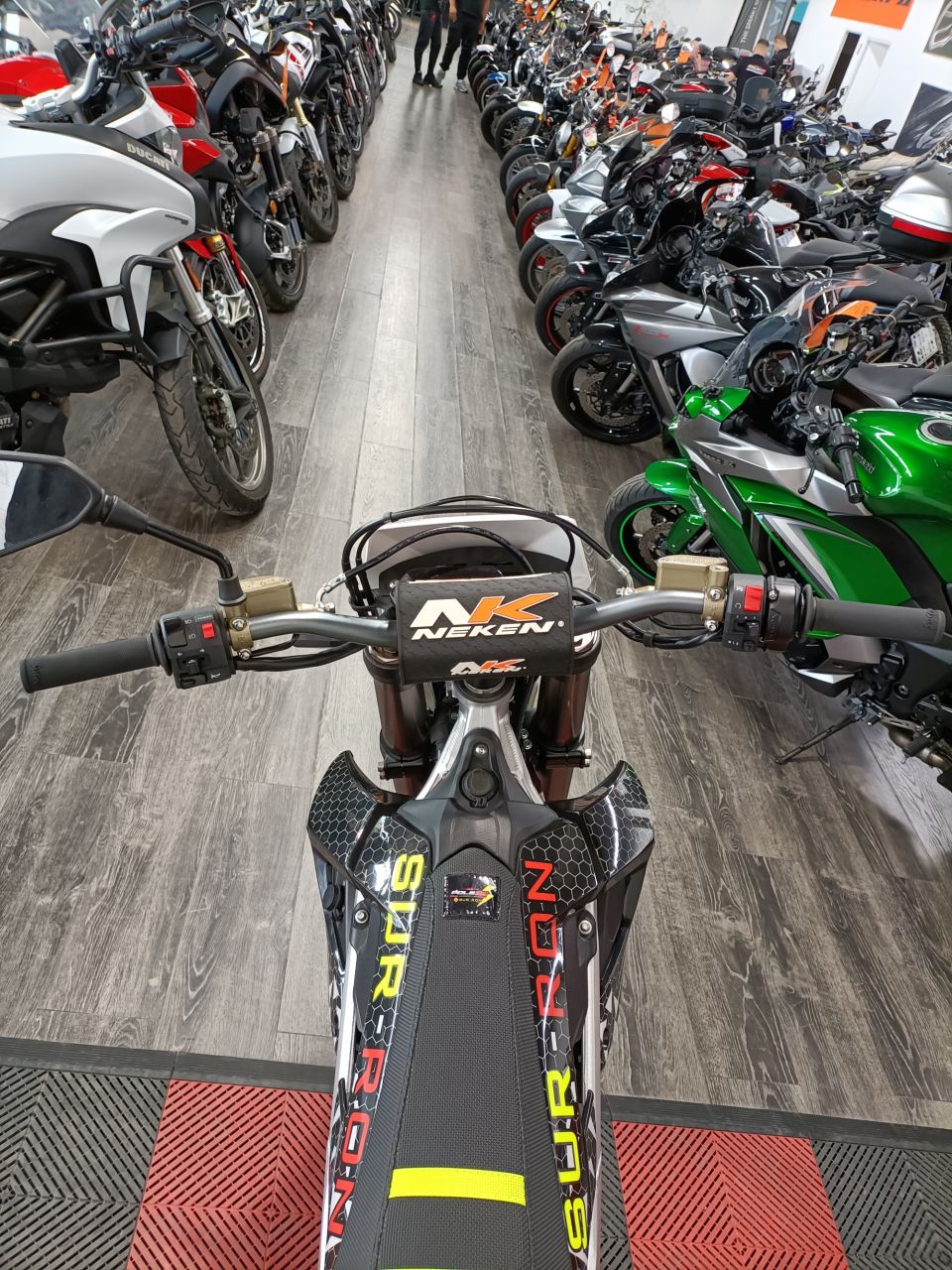 SUR-RON STORM BEE ENDURO/SUPER MOTARD 4