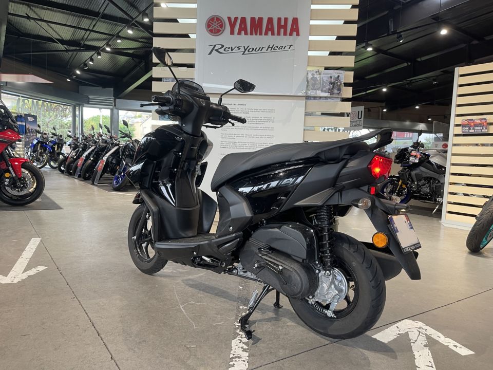 YAMAHA RayZR 125 4