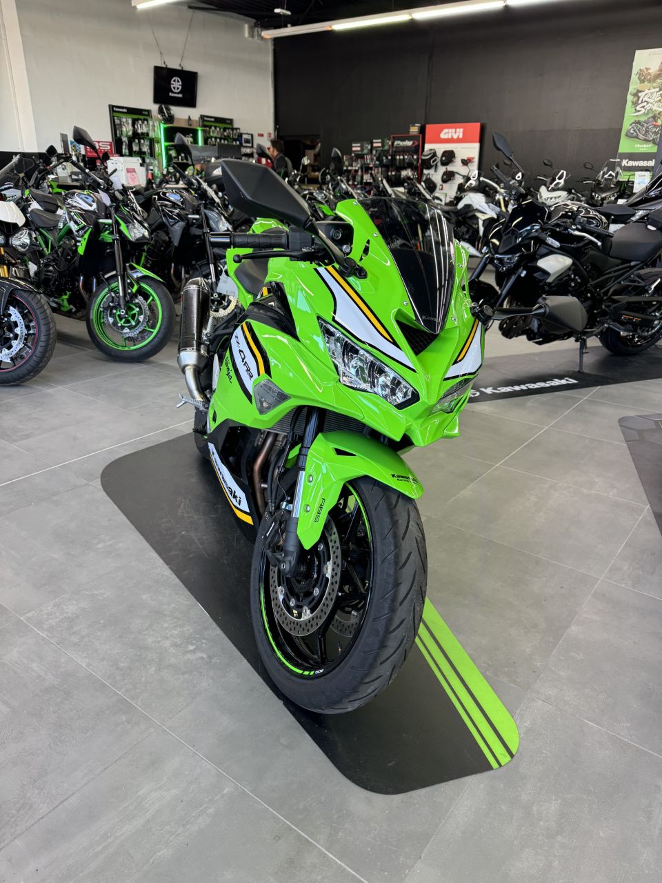 KAWASAKI Ninja ZX-4RR 4