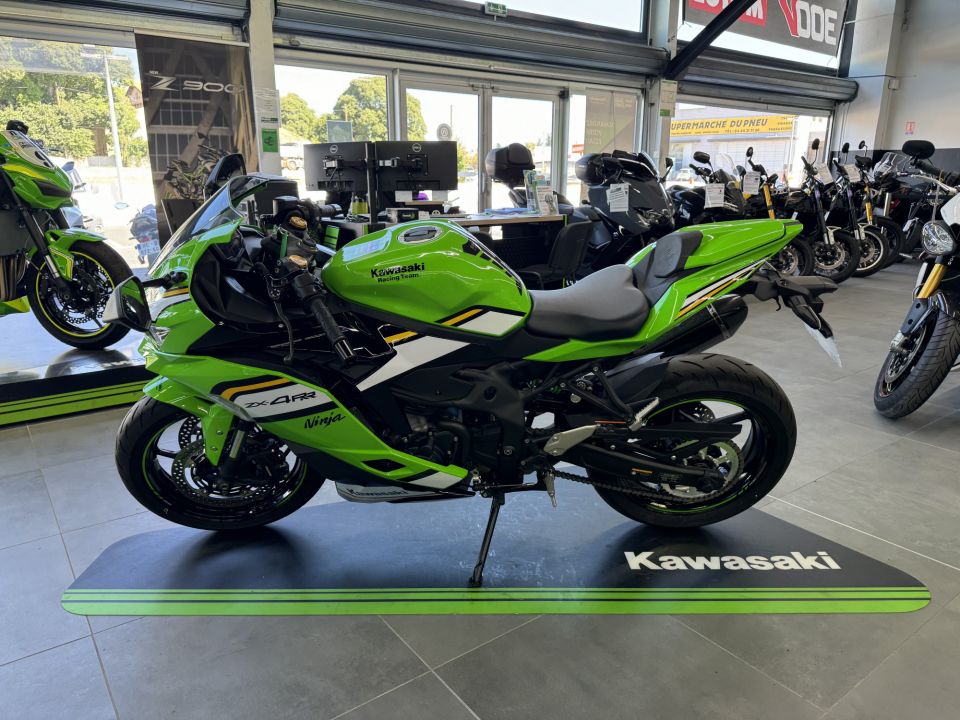 KAWASAKI Ninja ZX-4RR 4