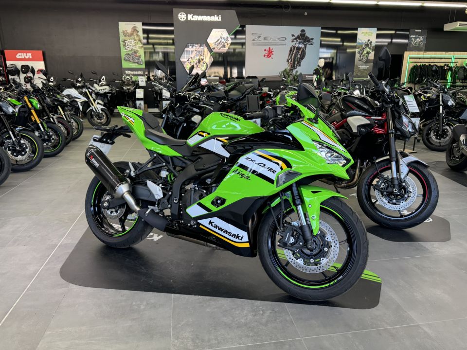 KAWASAKI Ninja ZX-4RR 4