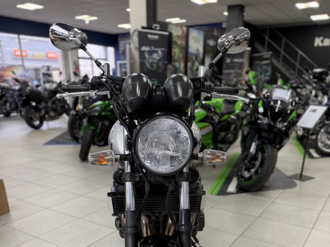 YAMAHA XJR 1300 SP 4
