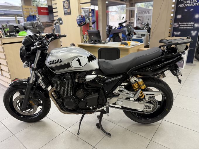 YAMAHA XJR 1300 SP 4