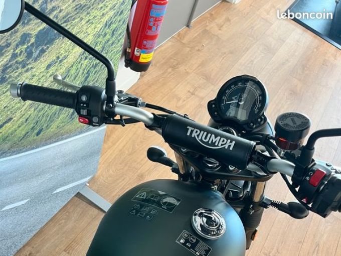 TRIUMPH STREET SCRAMBLER  900 4