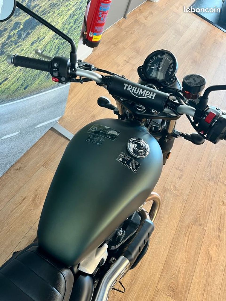 TRIUMPH STREET SCRAMBLER  900 4