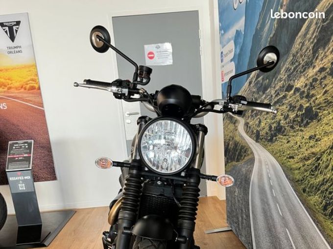 TRIUMPH STREET SCRAMBLER  900 4