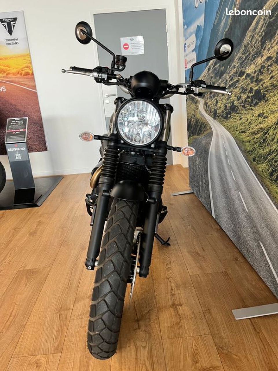 TRIUMPH STREET SCRAMBLER  900 4