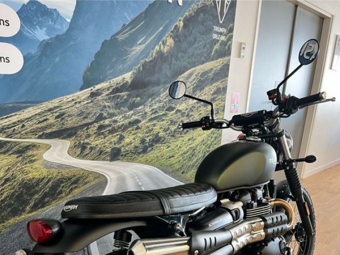 TRIUMPH STREET SCRAMBLER  900 4