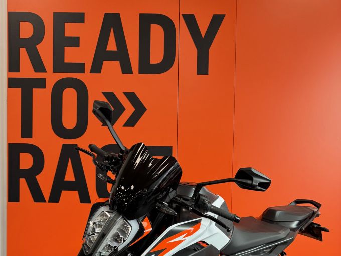 KTM 890 DUKE R 4