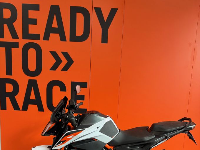 KTM 890 DUKE R 4