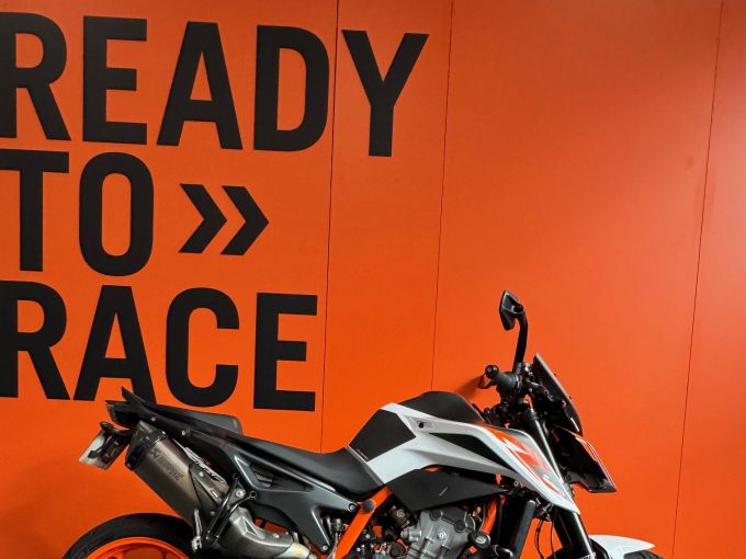 KTM 890 DUKE R 4