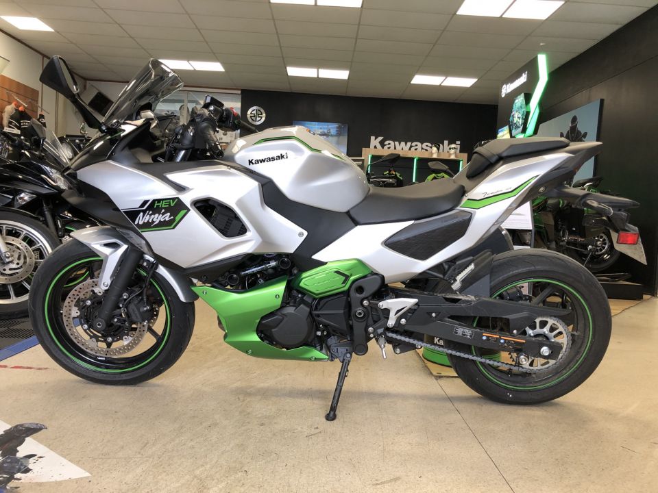 KAWASAKI Ninja 7 Hybrid 4