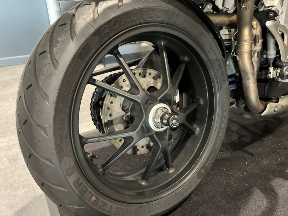 TRIUMPH SPEED TRIPLE 1050 4