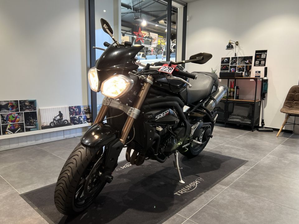 TRIUMPH SPEED TRIPLE 1050 4