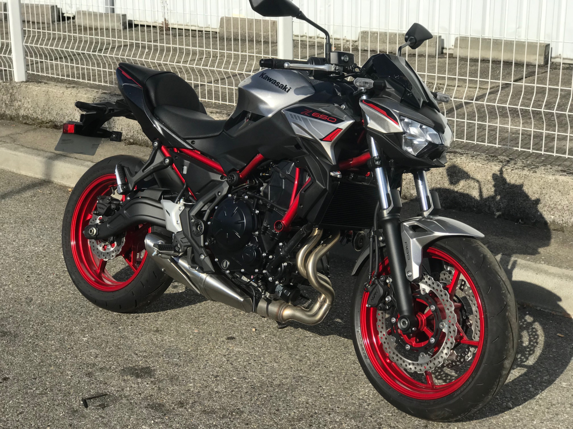 KAWASAKI Z650 - Z650 2021 650 cm3, moto roadster, 7 600 km, Noir