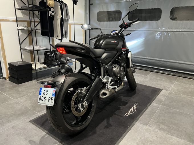 TRIUMPH TRIDENT 660 4