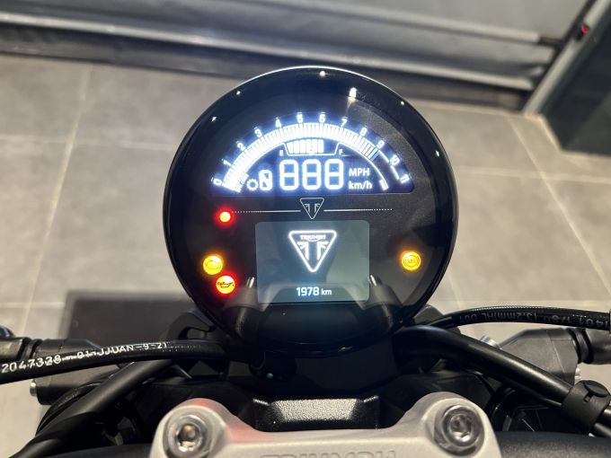 TRIUMPH TRIDENT 660 4