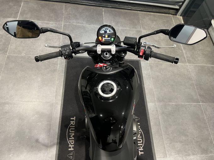 TRIUMPH TRIDENT 660 4