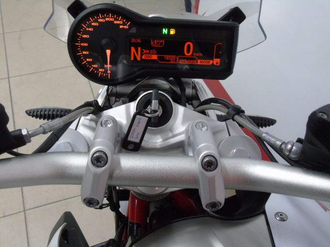 BMW R 1200 R  ABS 4