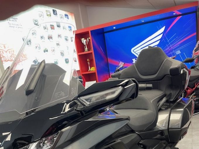 HONDA GoldWing Touring DCT Airbag 4