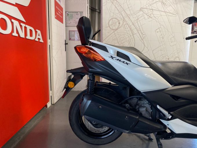 YAMAHA X-MAX 300 ABS 4