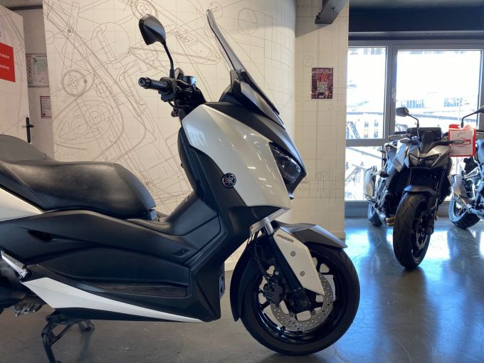 YAMAHA X-MAX 300 ABS 4
