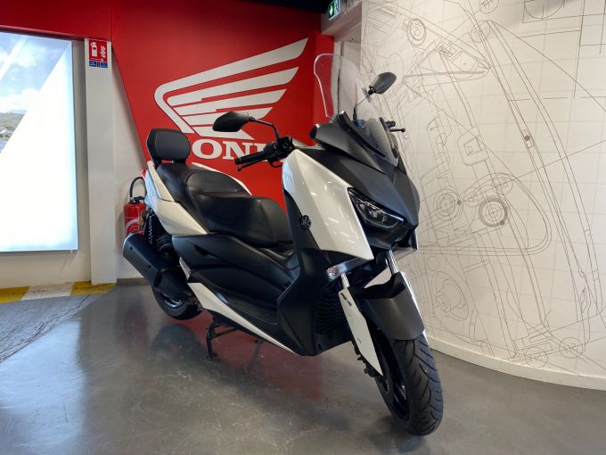 YAMAHA X-MAX 300 ABS 4
