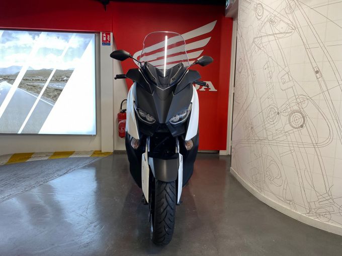 YAMAHA X-MAX 300 ABS 4