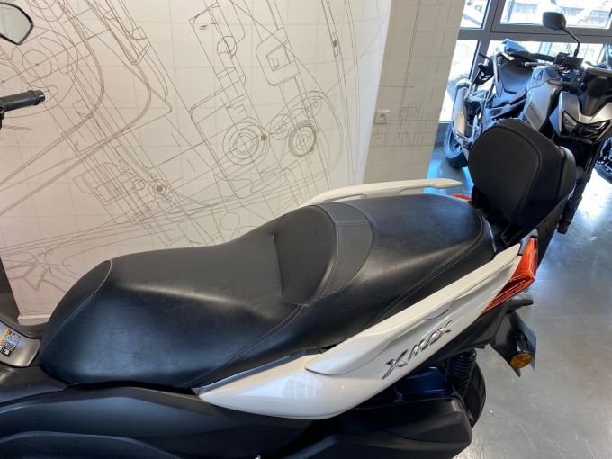 YAMAHA X-MAX 300 ABS 4