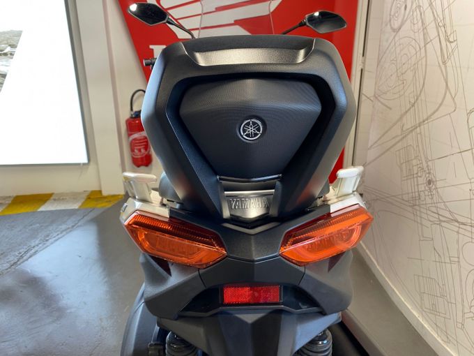 YAMAHA X-MAX 300 ABS 4