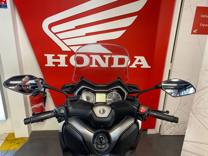 YAMAHA X-MAX 300 ABS 4