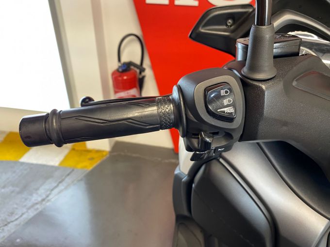 YAMAHA X-MAX 300 ABS 4
