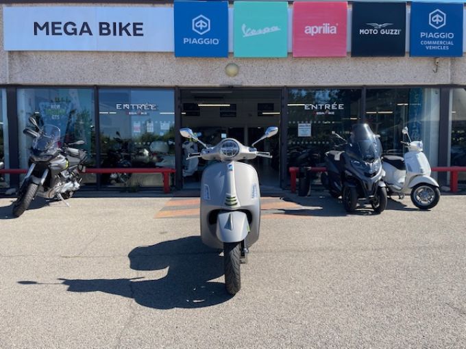 VESPA GTS 125IE SUPER 4