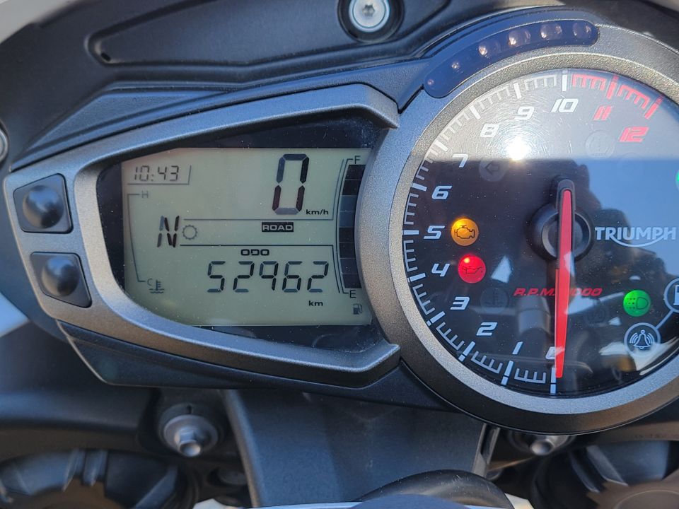 TRIUMPH SPEED TRIPLE 1050 R 4