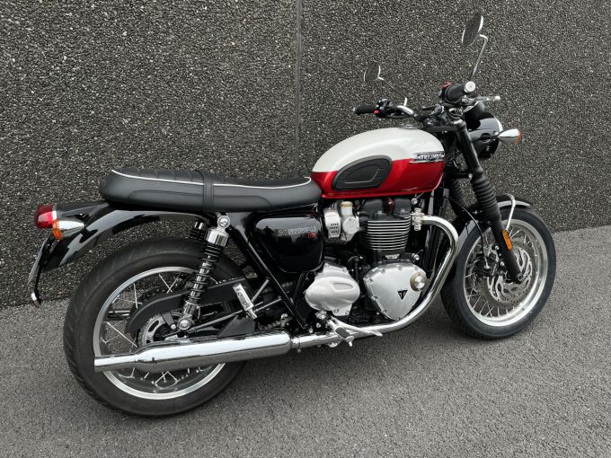 TRIUMPH BONNEVILLE T120 4