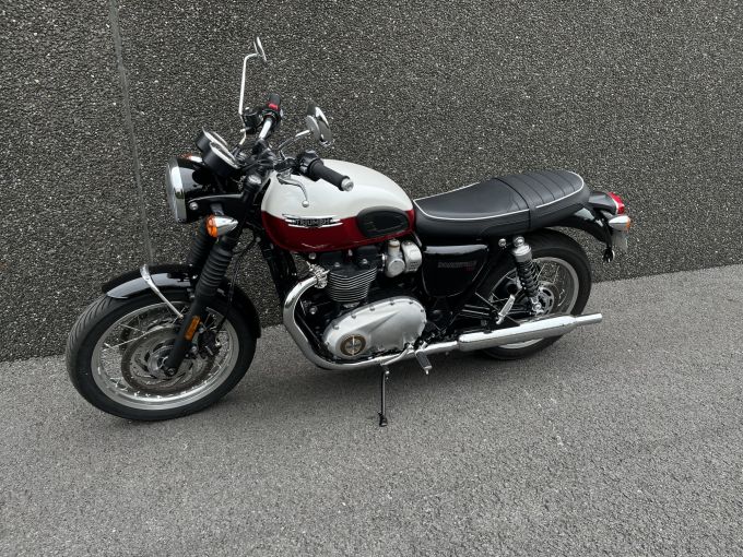 TRIUMPH BONNEVILLE T120 4