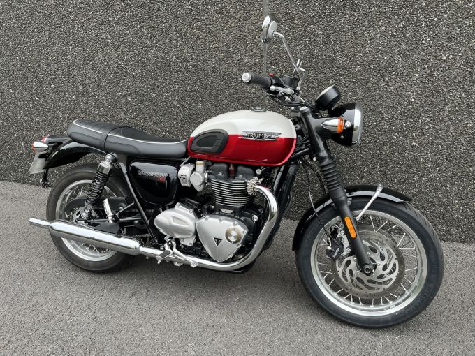 TRIUMPH BONNEVILLE T120 4