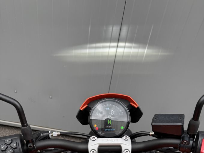 TRIUMPH TRIDENT 660 4