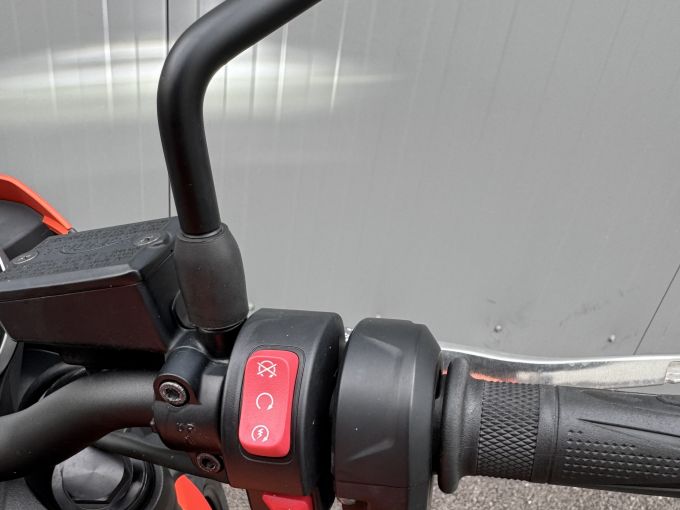 TRIUMPH TRIDENT 660 4