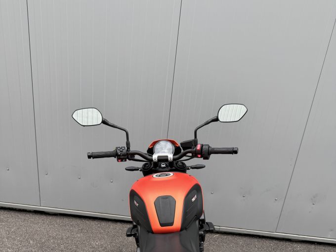 TRIUMPH TRIDENT 660 4