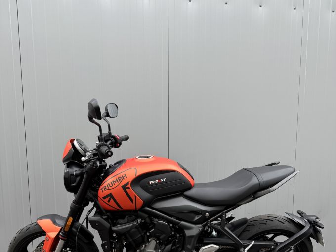 TRIUMPH TRIDENT 660 4