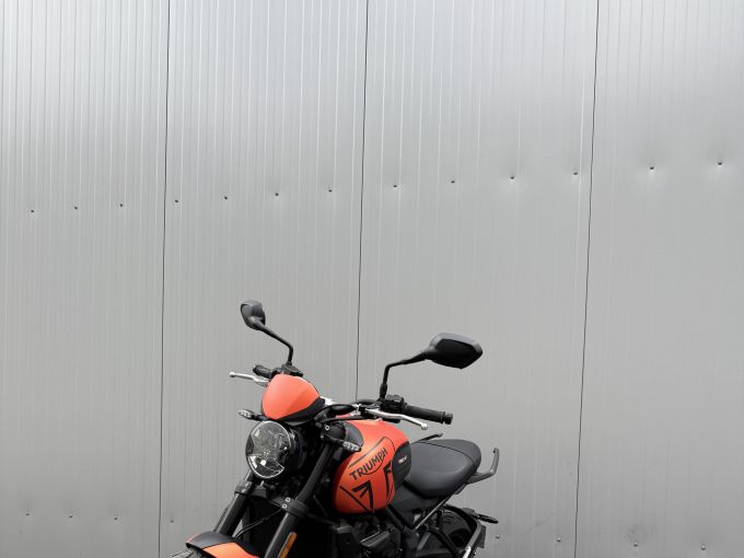 TRIUMPH TRIDENT 660 4