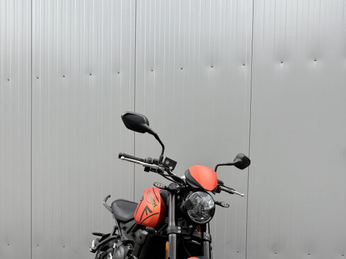 TRIUMPH TRIDENT 660 4