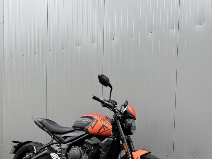 TRIUMPH TRIDENT 660 4