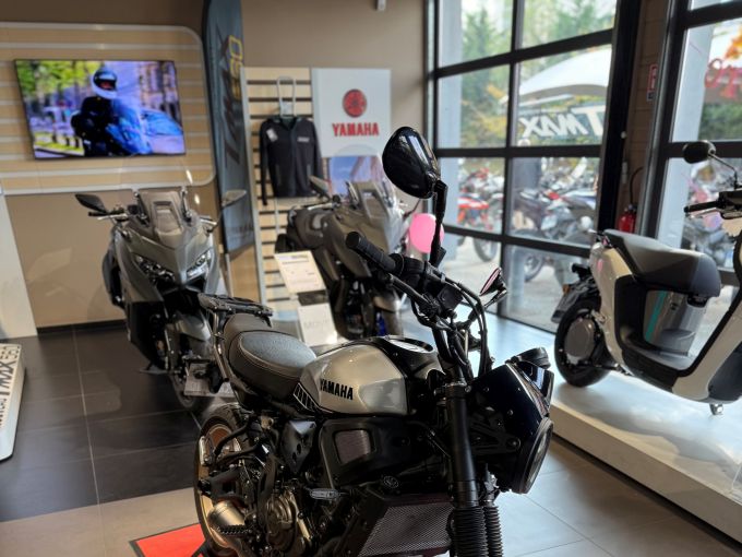 YAMAHA XSR 700 LEGACY 4