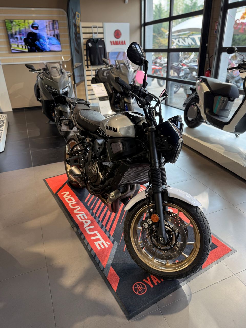 YAMAHA XSR 700 LEGACY 4