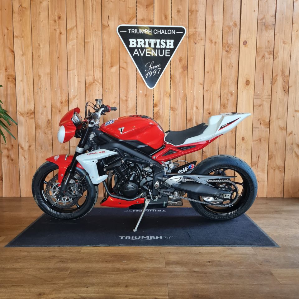 TRIUMPH STREET TRIPLE 675 R 4