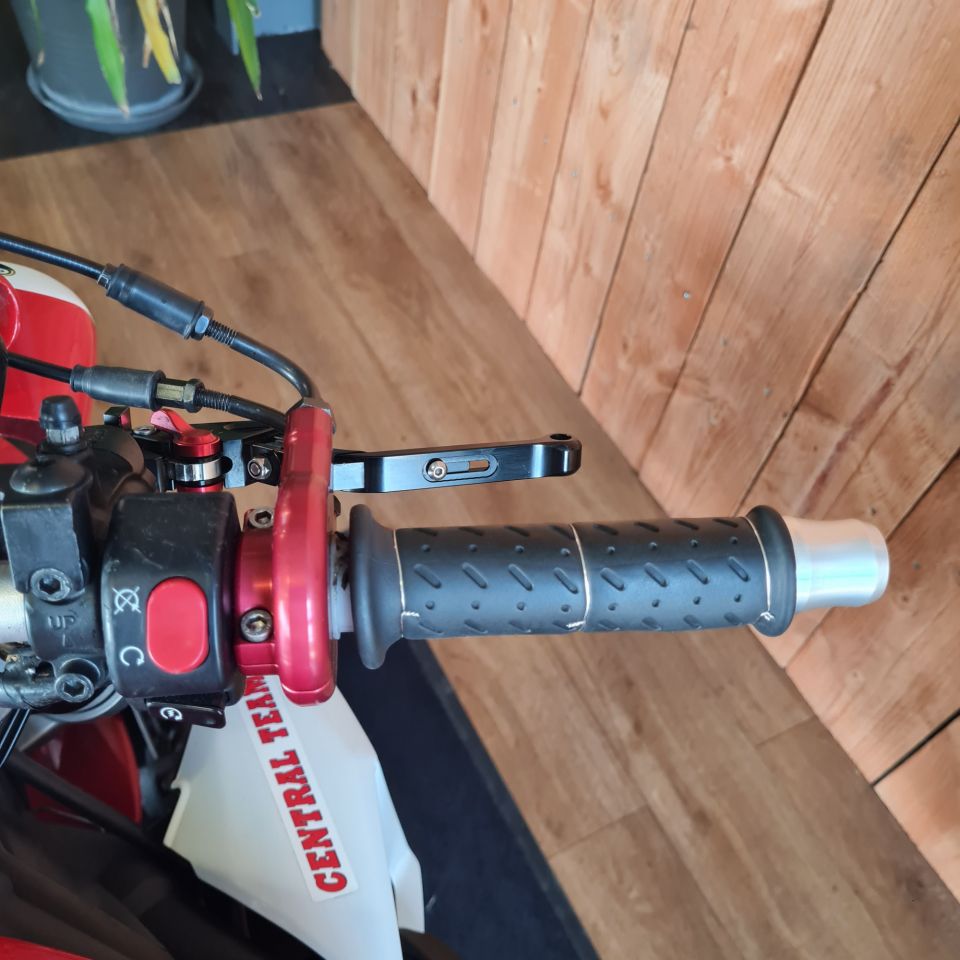 TRIUMPH STREET TRIPLE 675 R 4