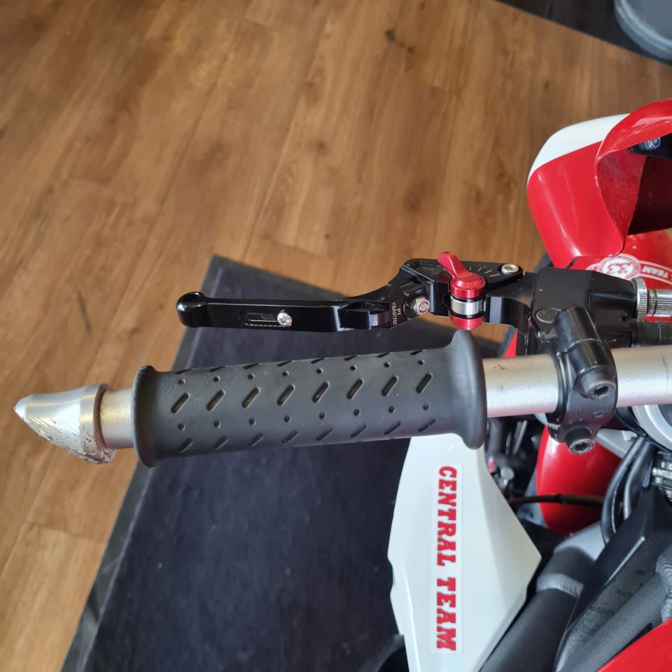 TRIUMPH STREET TRIPLE 675 R 4