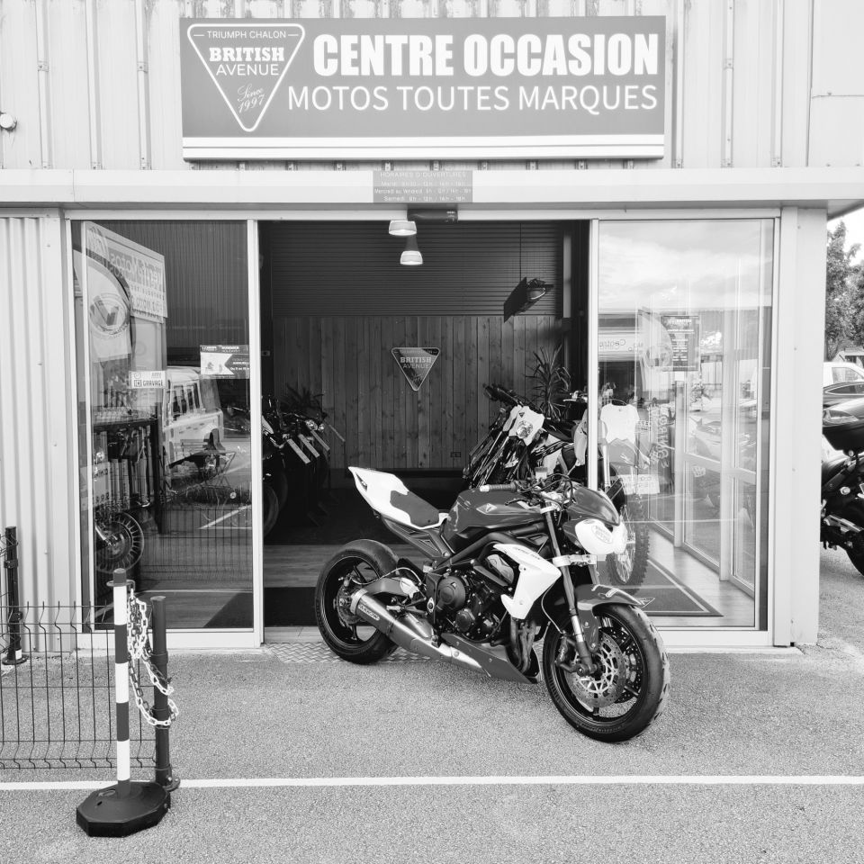 TRIUMPH STREET TRIPLE 675 R 4